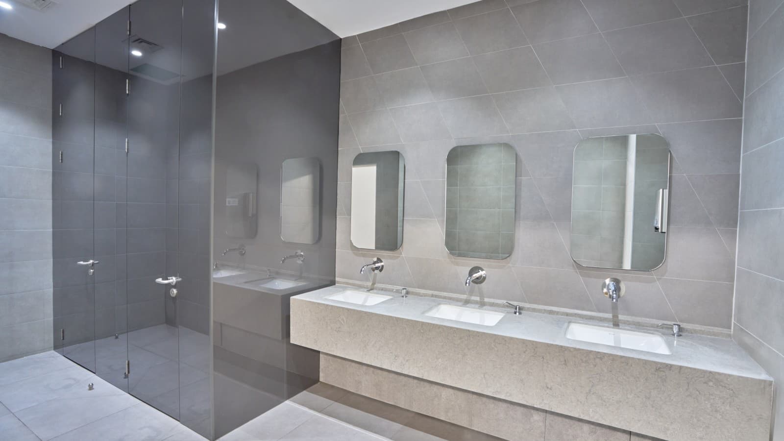 Jednoduché a elegantné: Umyvadlo Geberit VariForm a batérie Piave. © Oğuzhan Kasar Jednoduché a elegantné: Umyvadlo Geberit VariForm a batérie Piave. © Oğuzhan Kasar