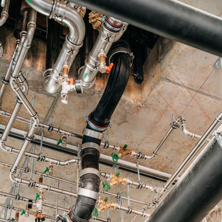 Výšková obytná budova DS 90: Geberit Silent-Pro BottomTurn v oblasti zmeny smeru Výšková obytná budova DS 90: Geberit Silent-Pro BottomTurn v oblasti zmeny smeru