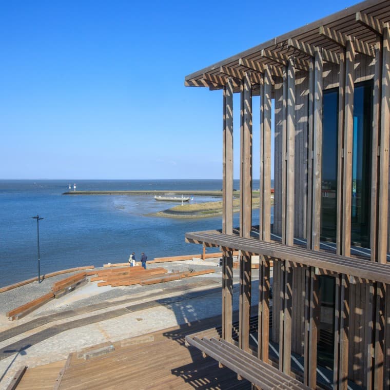 Dánska hviezdna architektka Dorte Mandrup navrhla novú budovu tak, aby odolávala drsným klimatickým podmienkam (© Tjeerd Visser) Dánska hviezdna architektka Dorte Mandrup navrhla novú budovu tak, aby odolávala drsným klimatickým podmienkam (© Tjeerd Visser)