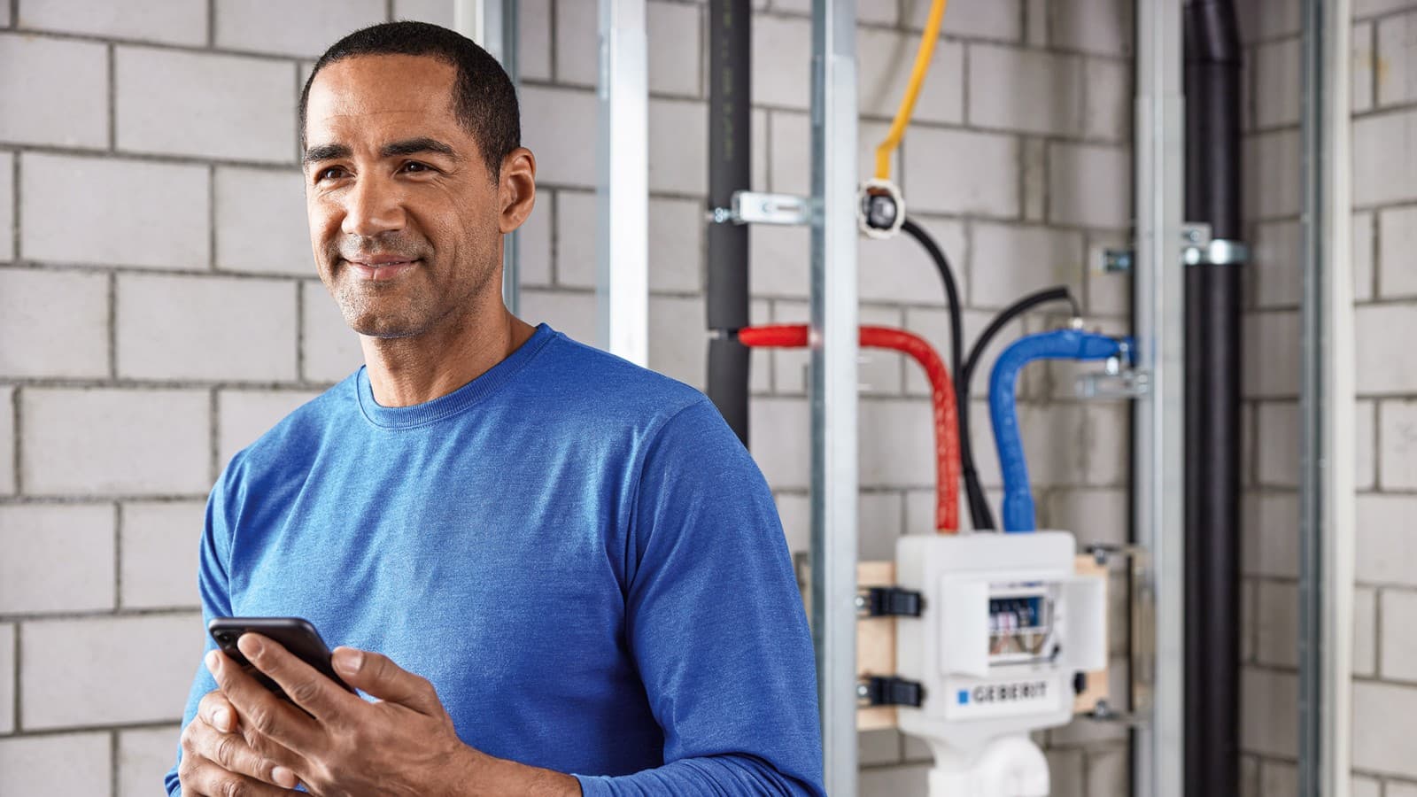 Jednotka hygienického preplachovania Geberit bola nainštalovaná a nastavená pomocou aplikácie Geberit Control (© Geberit) Jednotka hygienického preplachovania Geberit bola nainštalovaná a nastavená pomocou aplikácie Geberit Control (© Geberit)